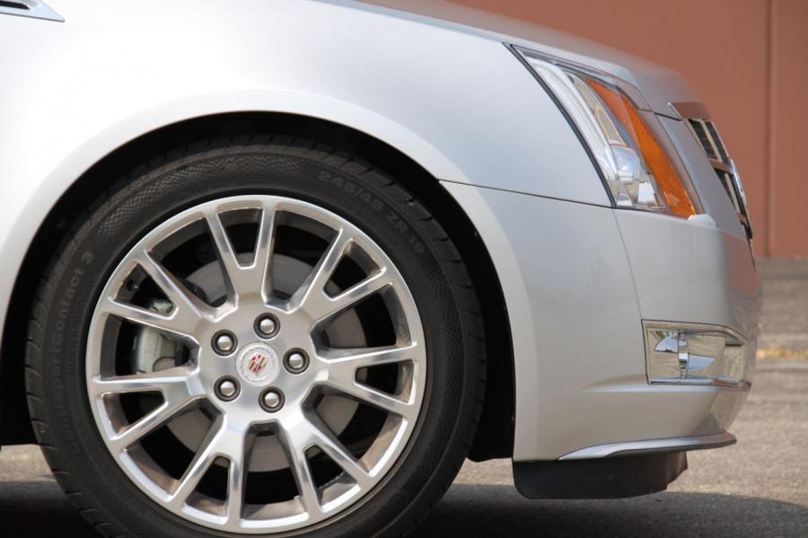  Cadillac CTS Sport Wagon 2010 года  (фото 46 из 53)